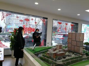 “硬核”舉措戰(zhàn)疫情， “大招”連出助開工——房總集團營銷部積極做