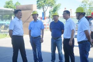 集團(tuán)黨委書記、董事長周建新一行赴工地慰問公司高溫下堅(jiān)守崗位的建設(shè)